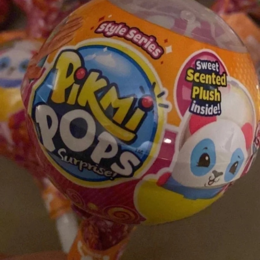 •SUPER RARE • 1 - Pikmi Pops Surprise (Moose) Sweet scented